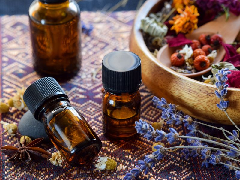 Quels produits naturels glisser dans sa trousse à pharmacie ? Les indispensables pour les petits maux du quotidien