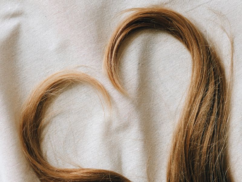 Pousse de cheveux : astuces naturelles et compléments alimentaires